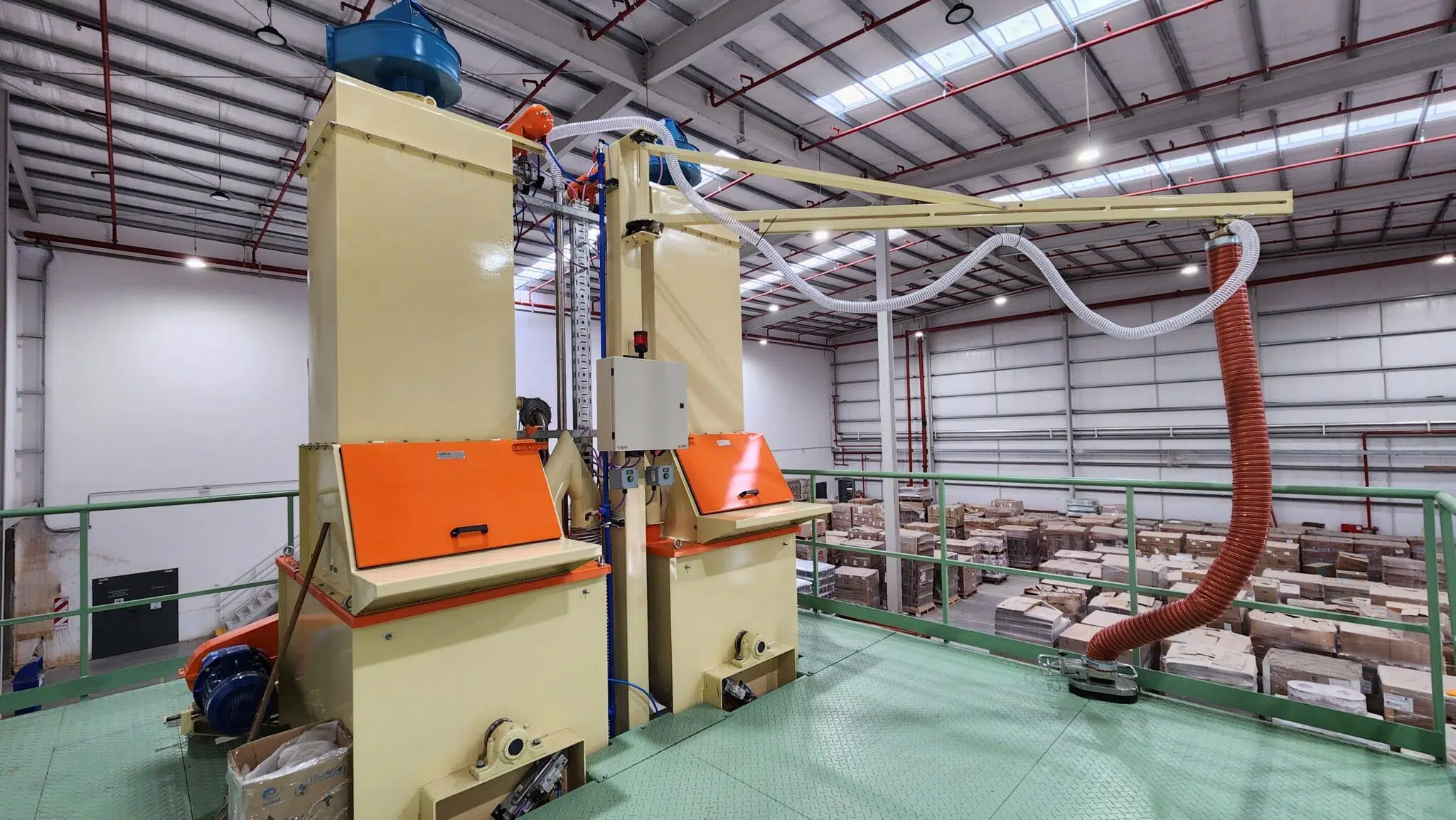 Aparejo levanta bolsas LB instalado en una planta